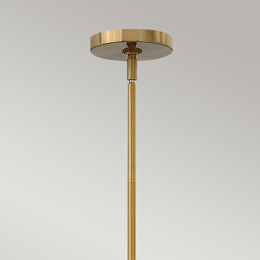Détail de la coupole de fixation et de la tige de suspension dorée