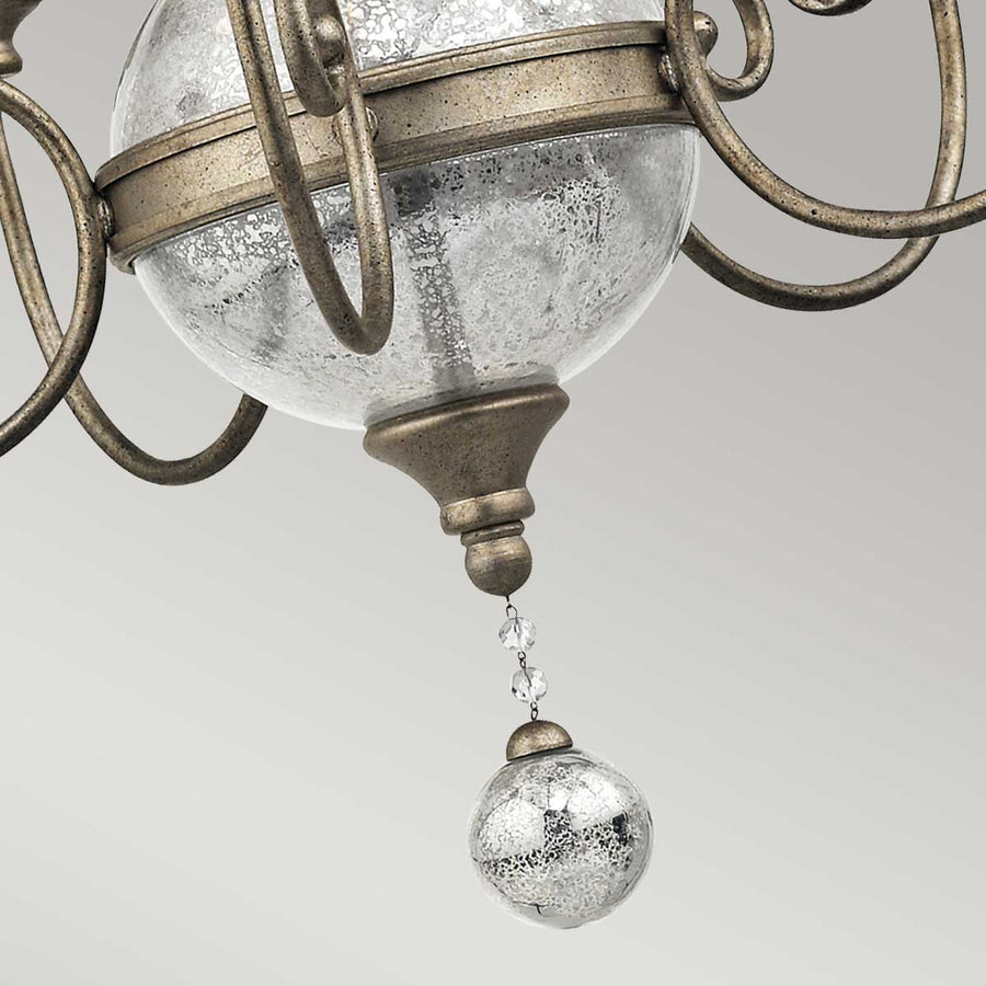 Détail de la suspension inférieure : boule de verre et perles de cristal