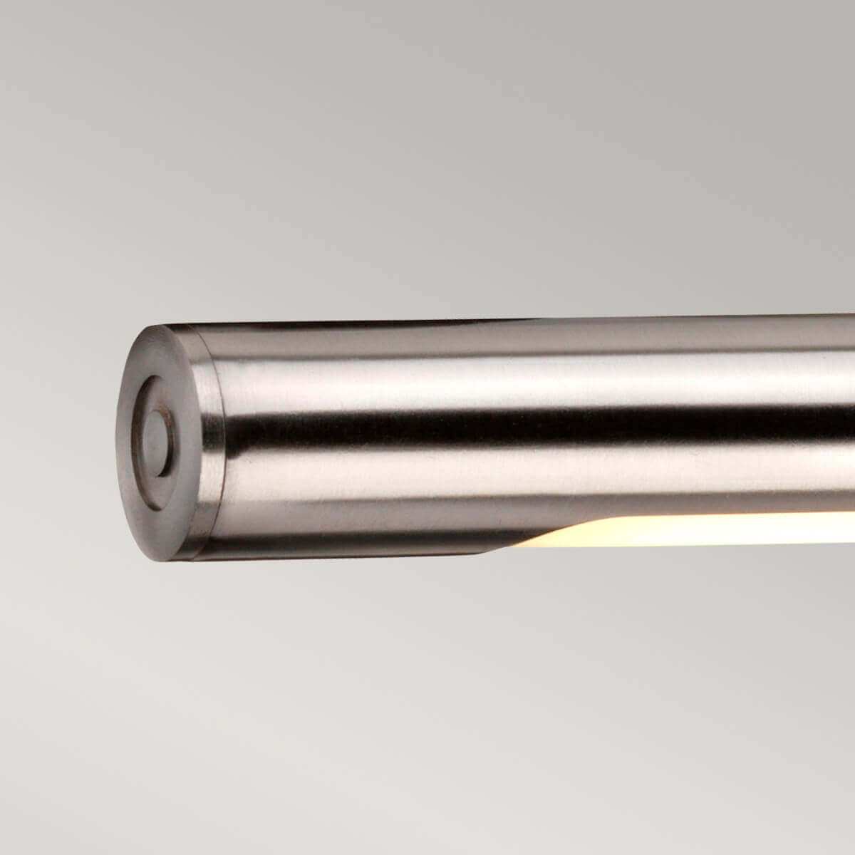 Détail de l'extrémité du tube et de sa source lumineuse allumée