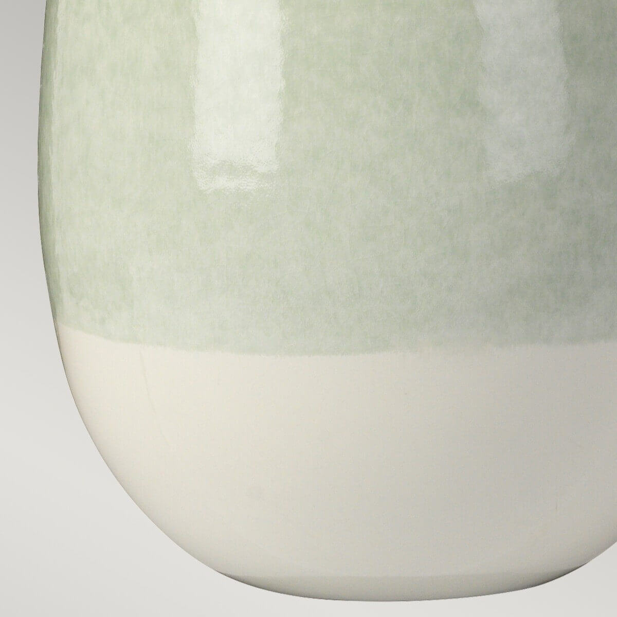 Détail de la base céramique, transition entre le vert et le blanc.