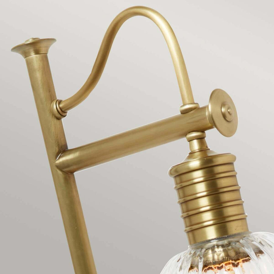 Détail de l'armature courbe et de la douille moletée en laiton
