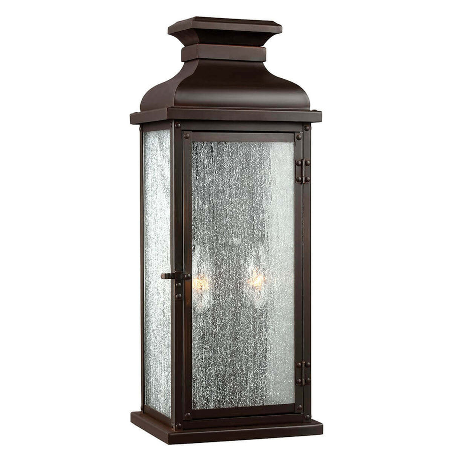 Vue de face du luminaire en applique, cadre cuivré et verre strié allumé