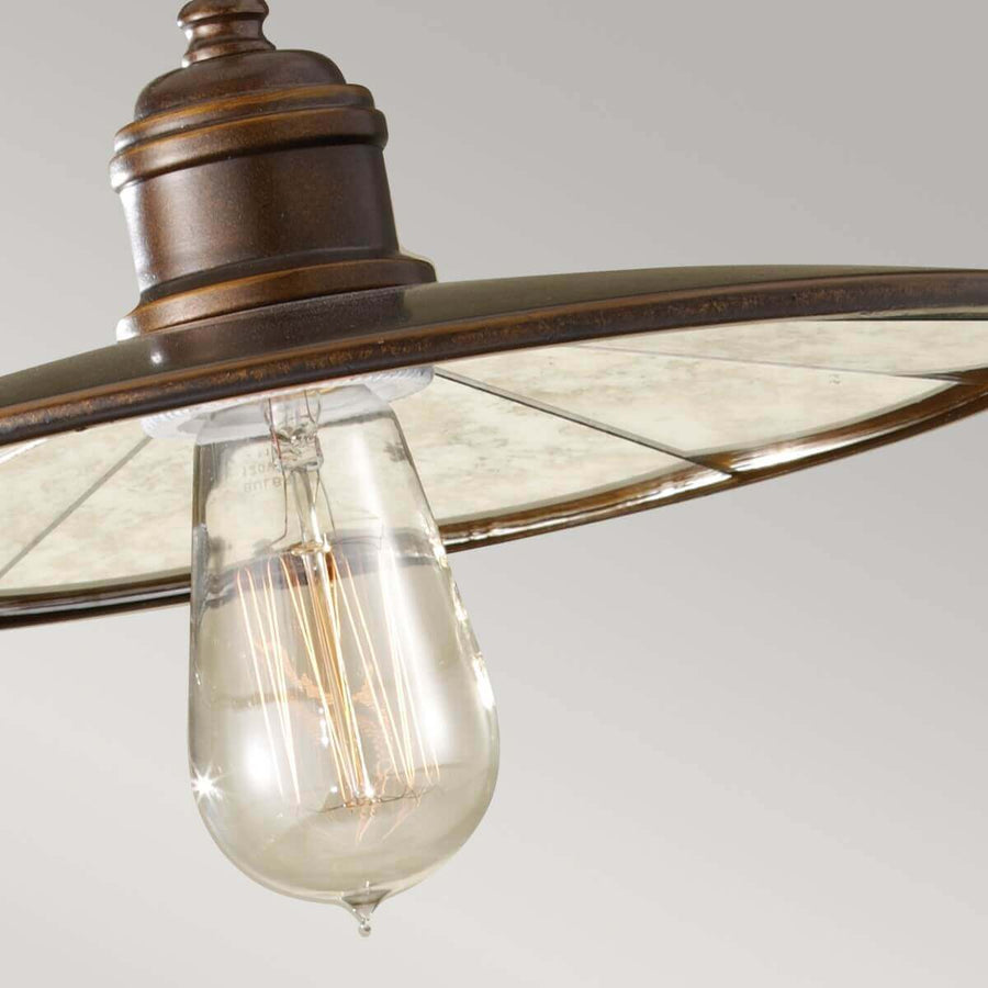 Gros plan de l'ampoule Edison allumée sous l'abat-jour translucide