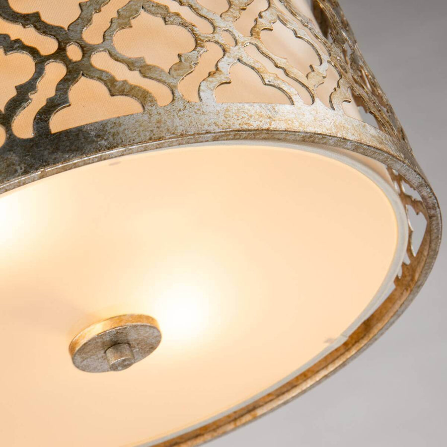 Vue en contre-plongée du diffuseur blanc et du cabochon central doré