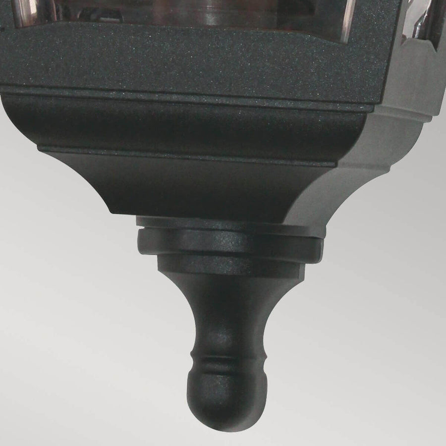 Détail de la pointe inférieure moulurée en forme de goutte noire