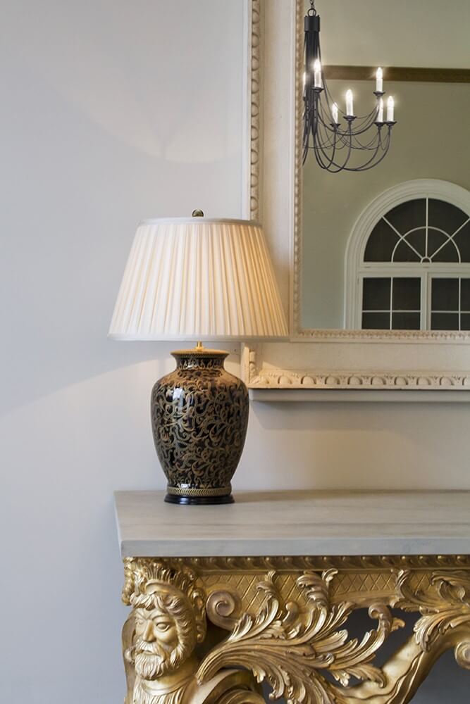 Lampe à poser Morris dorée et noire, porcelaine, H 73 cm