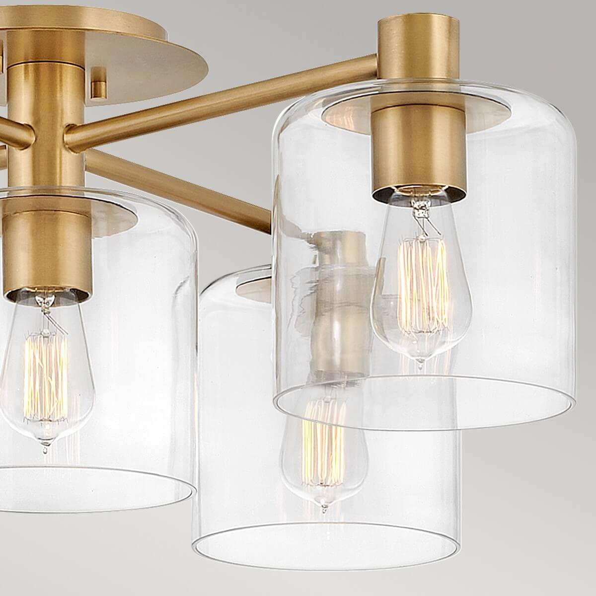 Gros plan des diffuseurs cylindriques transparents laissant voir les ampoules à filament