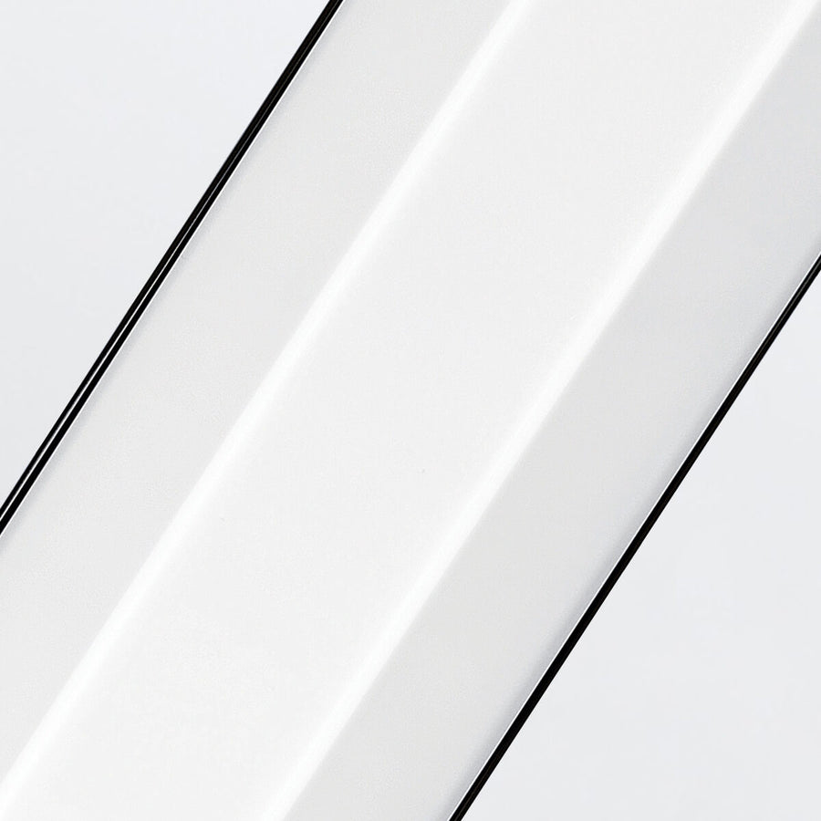 Détail de la finition noire mate et du verre blanc translucide