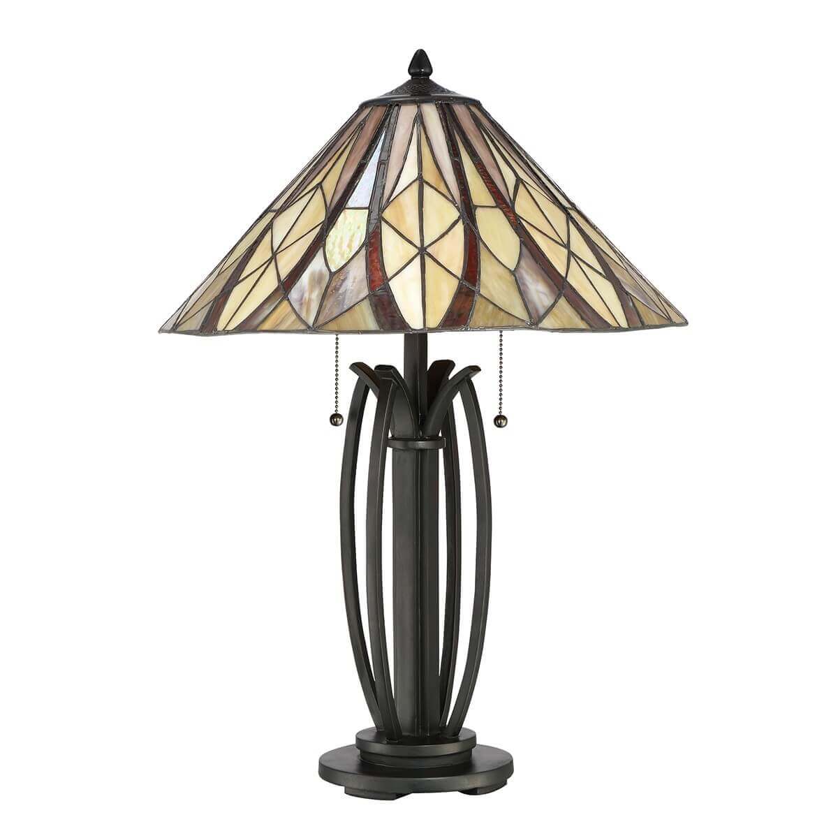 Vue rapprochée du pied en métal bronze ajouré et de l'abat-jour en verre coloré