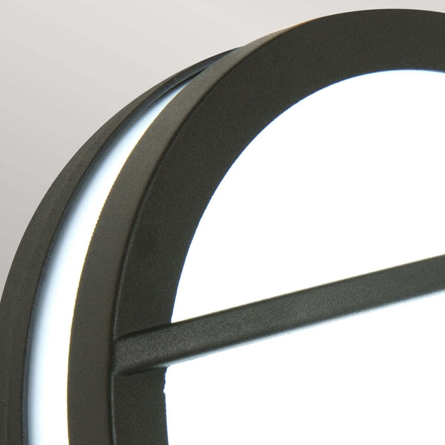 Détail du cadre anthracite arrondi et du diffuseur blanc translucide