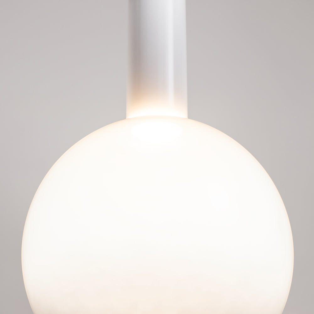 Détail de la jonction entre la douille cylindrique et le globe en verre.