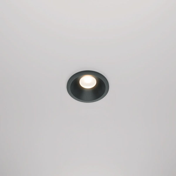 Black spotlight zoom