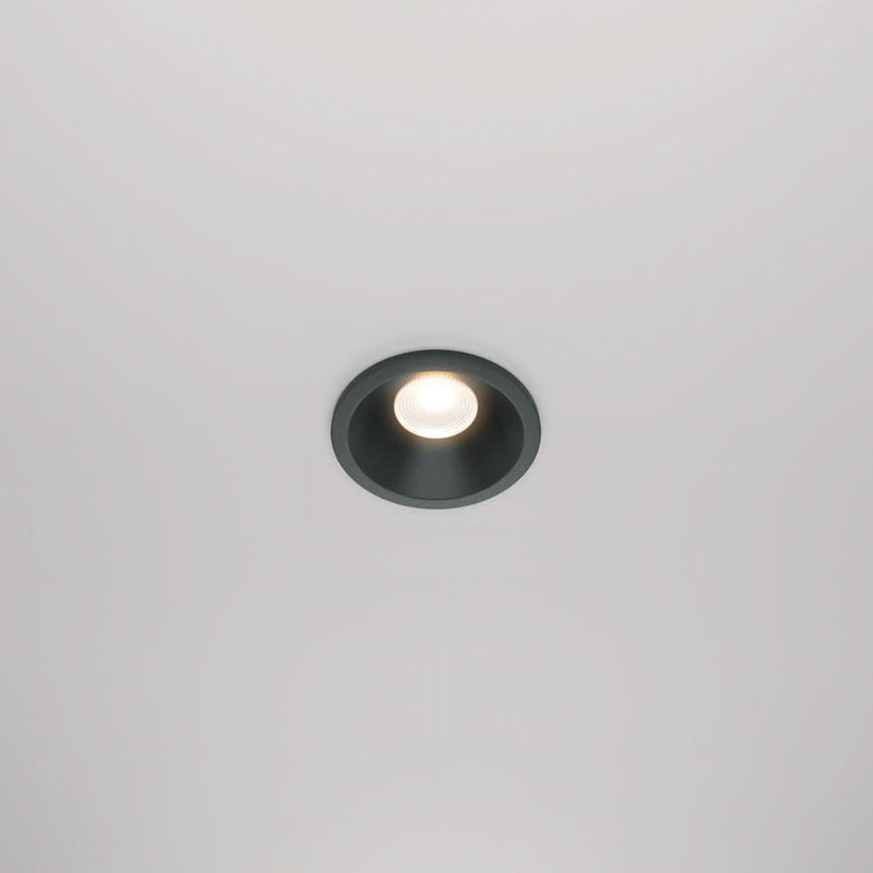 Black spotlight zoom