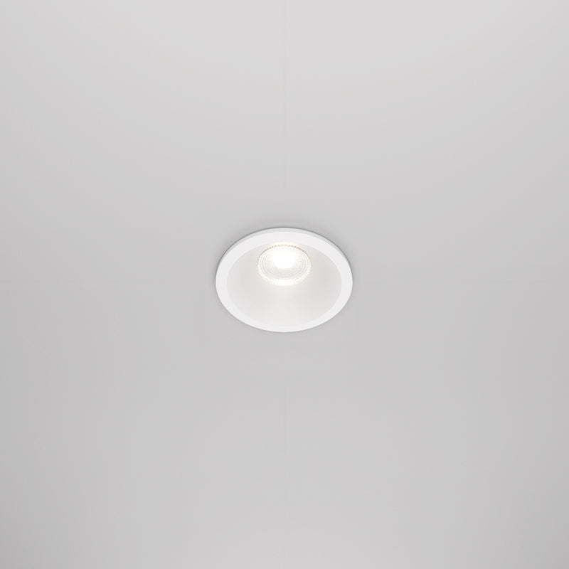 White spotlight zoom