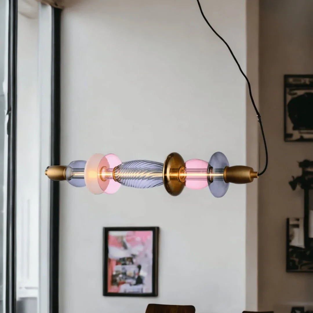 Suspension horizontale Léonor – Verre soufflé et design lumineux doré