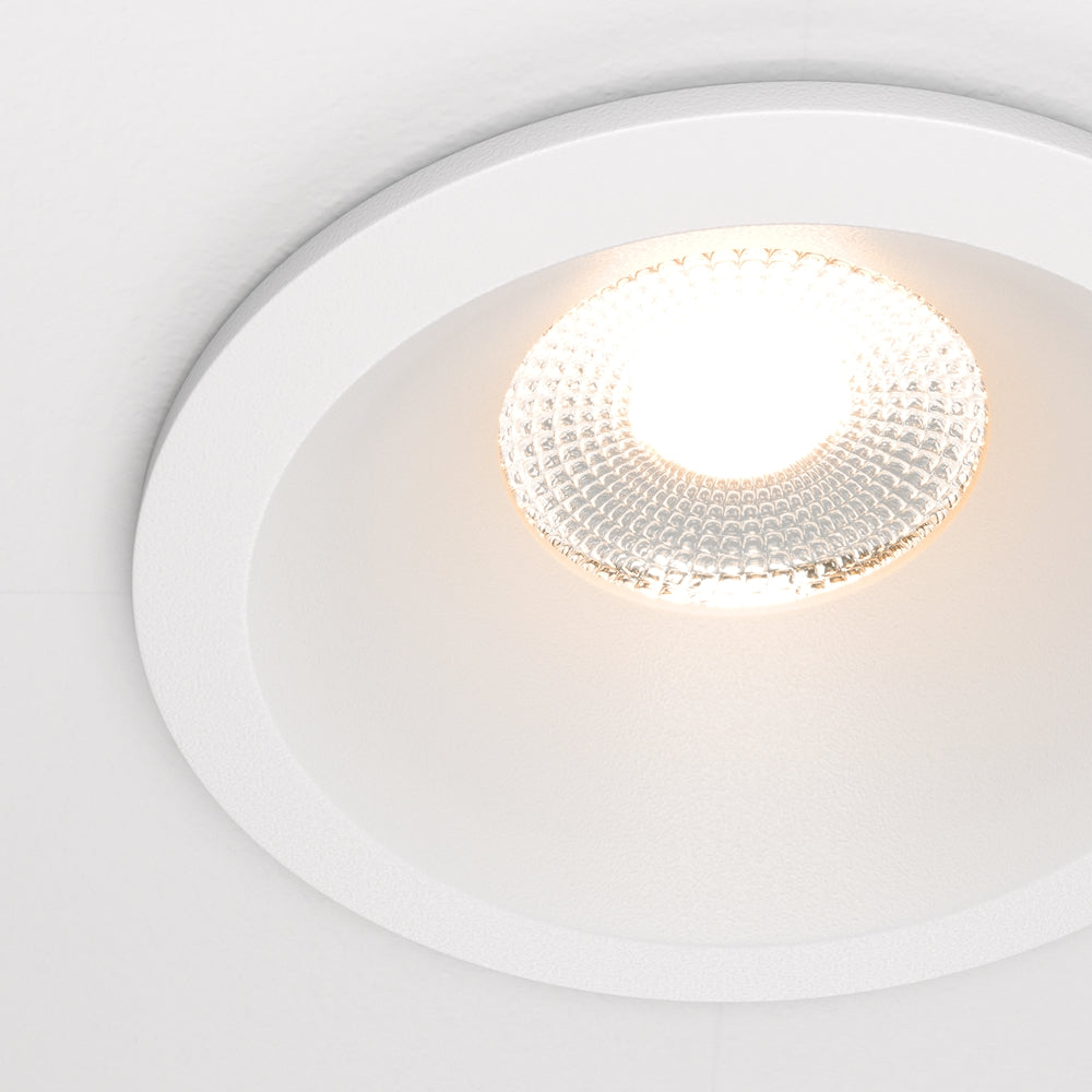 White spotlight zoom