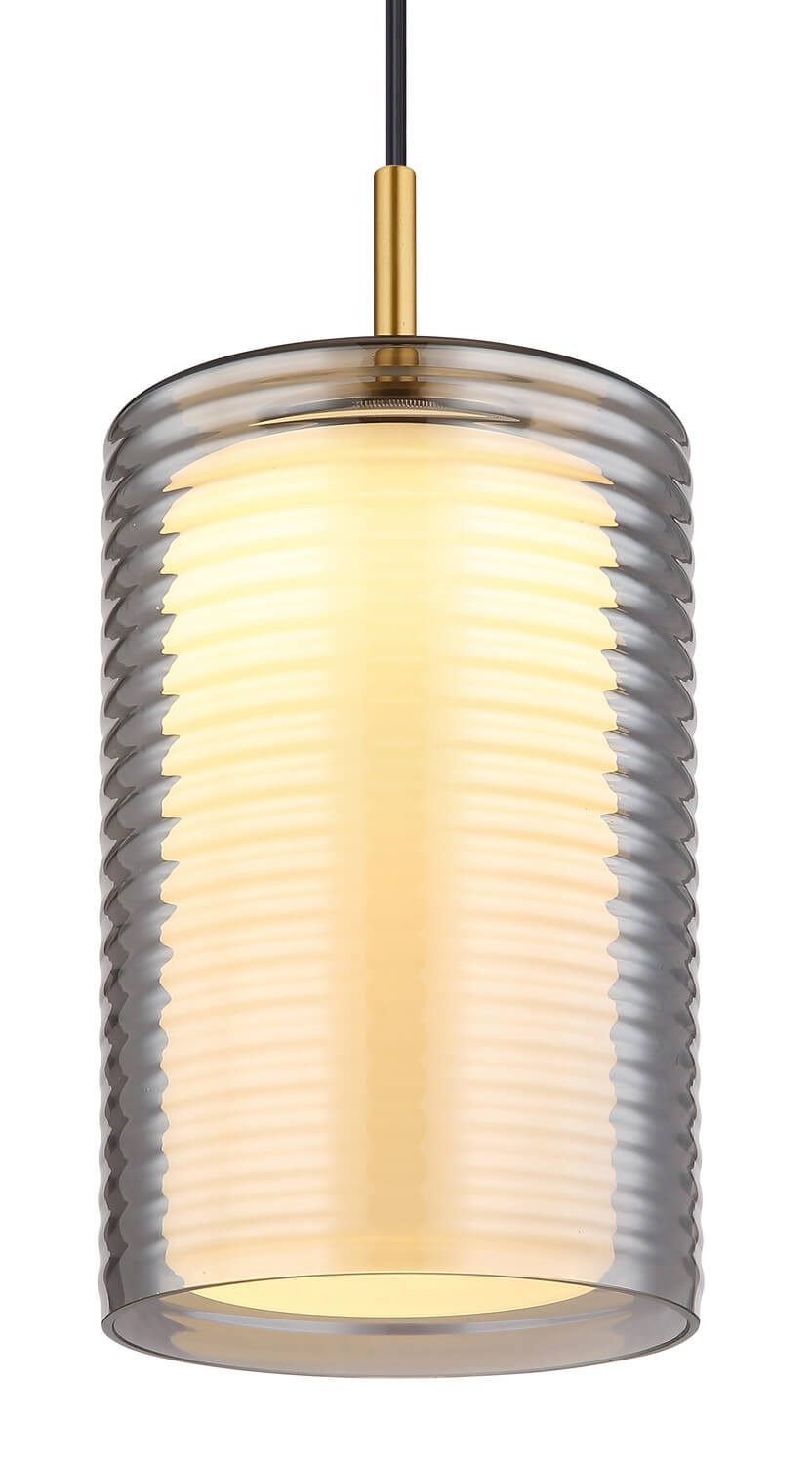 Détail rapproché du diffuseur allumé, stries du verre et lumière chaude