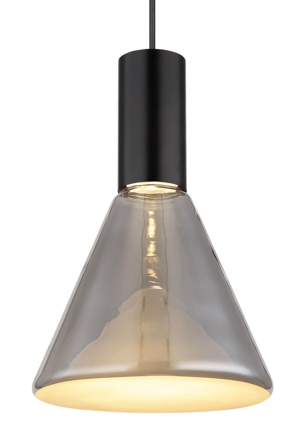 Gros plan sur l'ampoule allumée à l'intérieur du cône en verre
