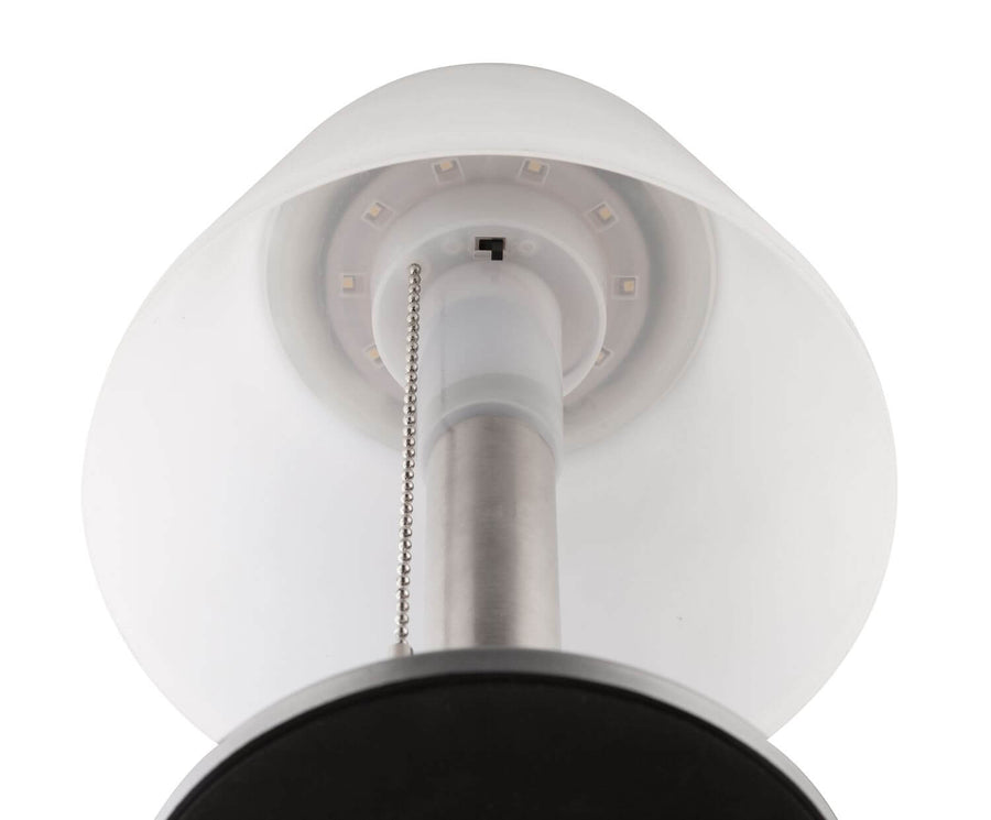 Détail du dessous : module LED circulaire, tige inox et chaînette de commande