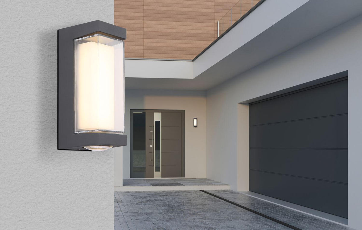 Mise en ambiance du luminaire allumé sur le mur d'une entrée moderne
