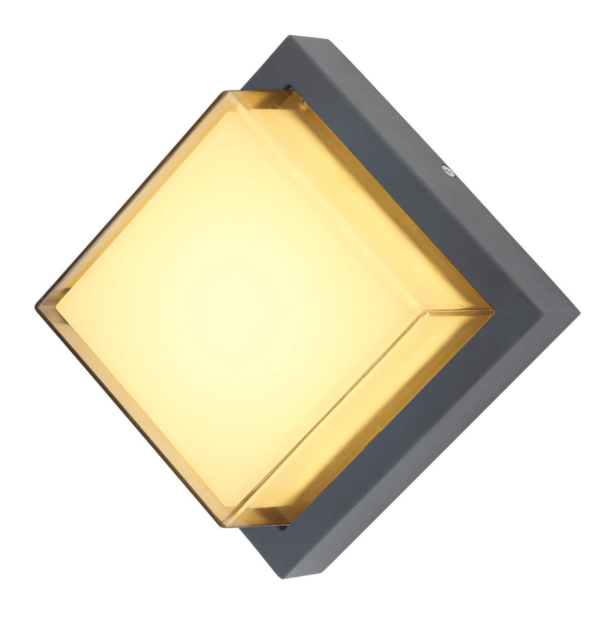 Vue de face du luminaire carré allumé, capot anthracite et diffuseur ambré