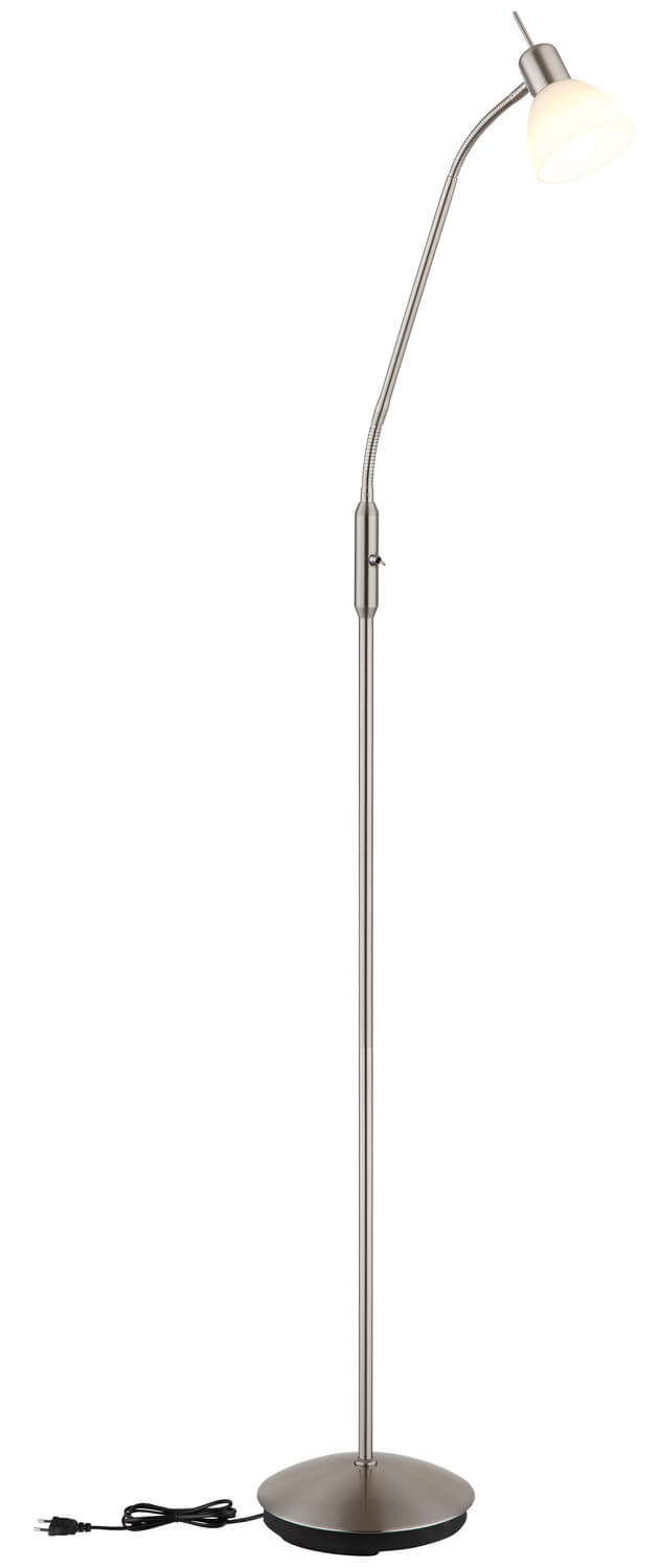 Lampadaire entier avec câble d'alimentation et prise visibles au sol sur fond blanc