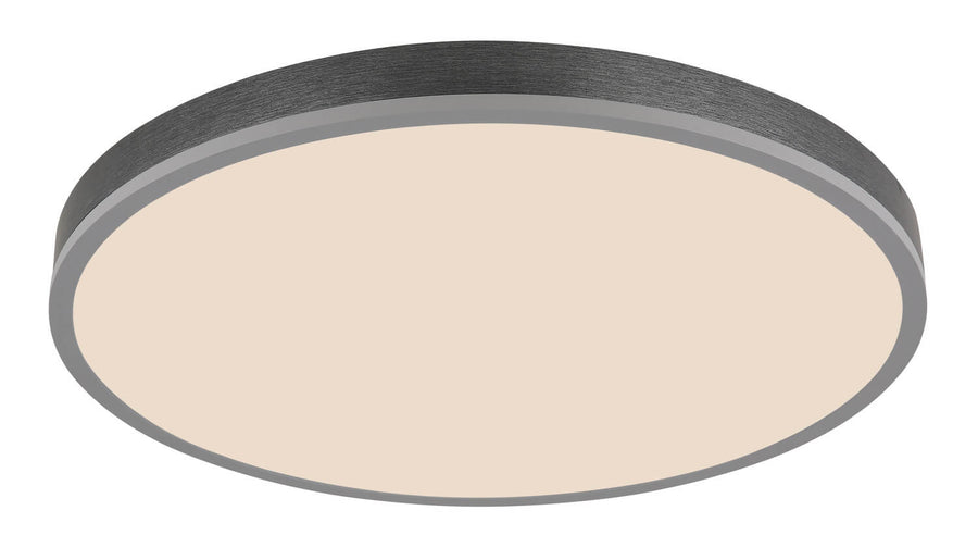 Vue rapprochée du luminaire rond, bord métal brossé et grand diffuseur beige clair