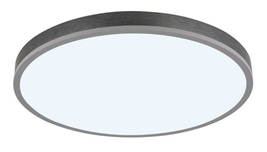 Détail du plafonnier avec éclairage blanc froid, anneau argent brossé et diffuseur opalin