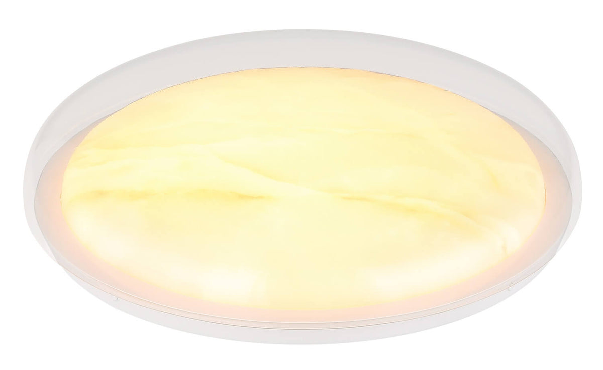 Plafonnier allumé diffusant une lumière chaude et uniforme au plafond