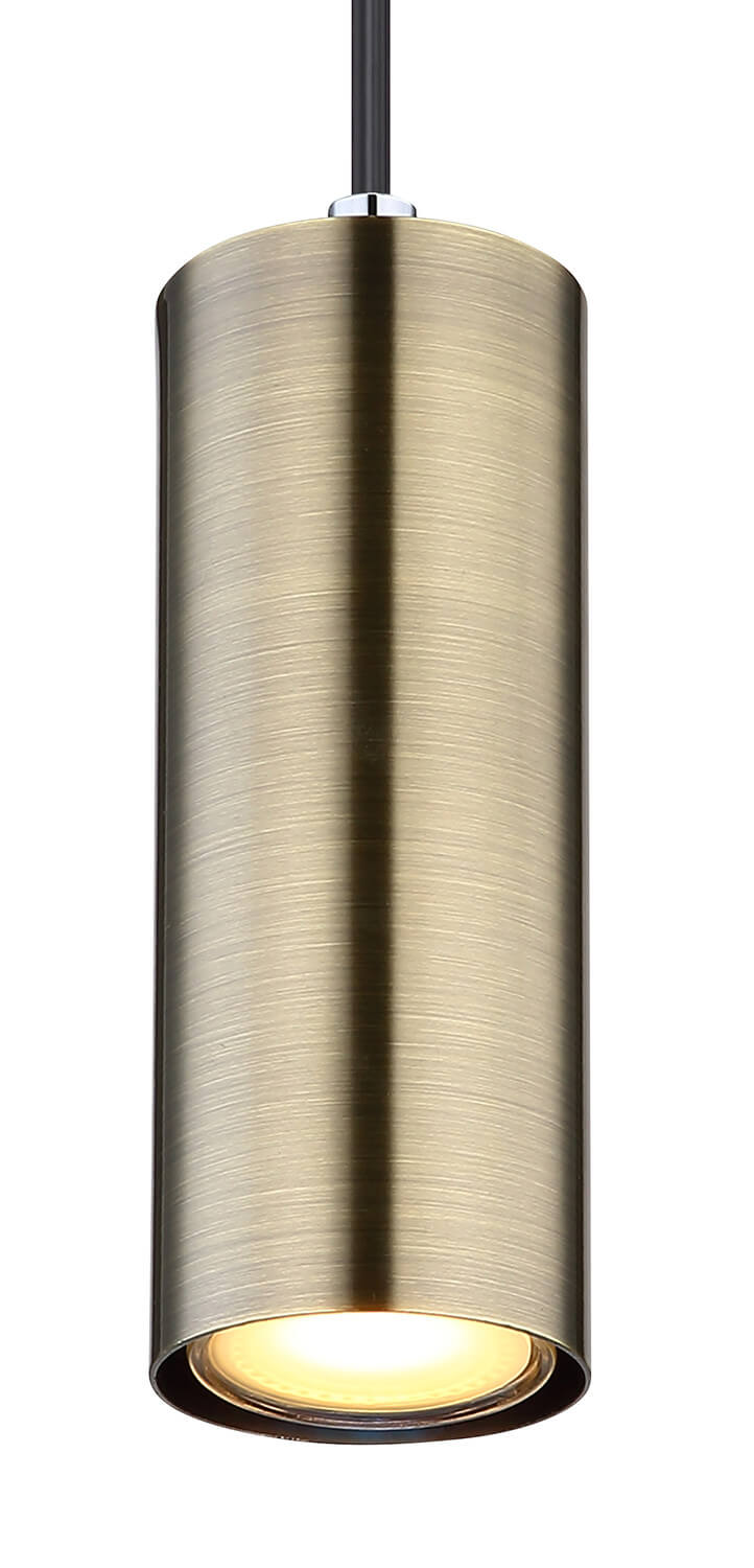 Détail rapproché de la finition laiton brossé et de la source lumineuse allumée