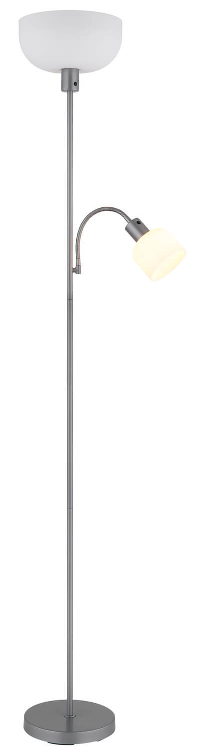 Lampadaire argenté sur fond blanc, liseuse orientable allumée et abat-jour supérieur.
