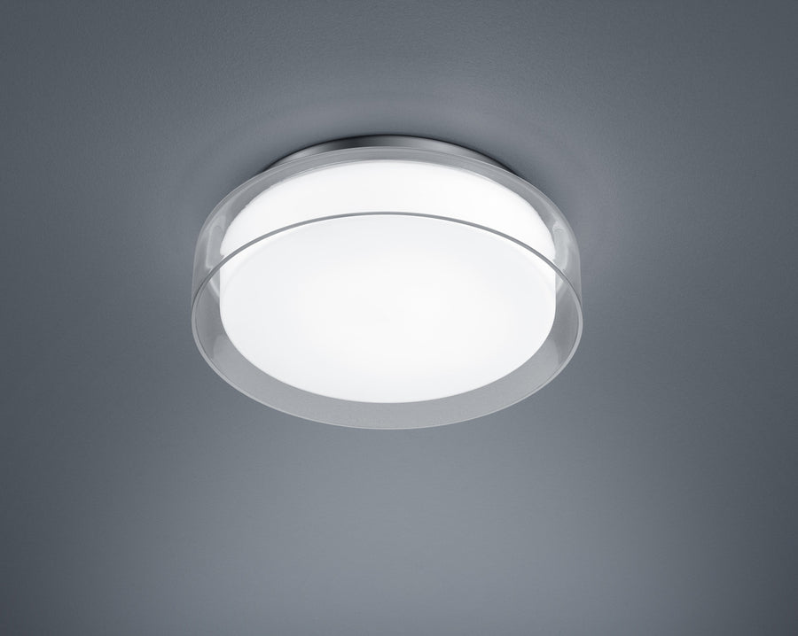 Vue de face du plafonnier rond chromé, diffuseur blanc, monté au plafond