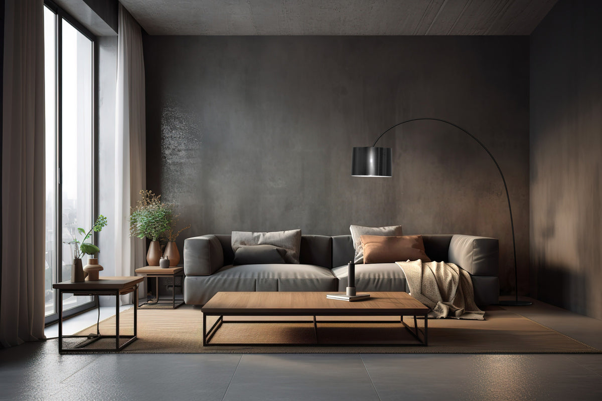 Mise en ambiance salon contemporain, lampadaire arqué au-dessus d'un canapé gris