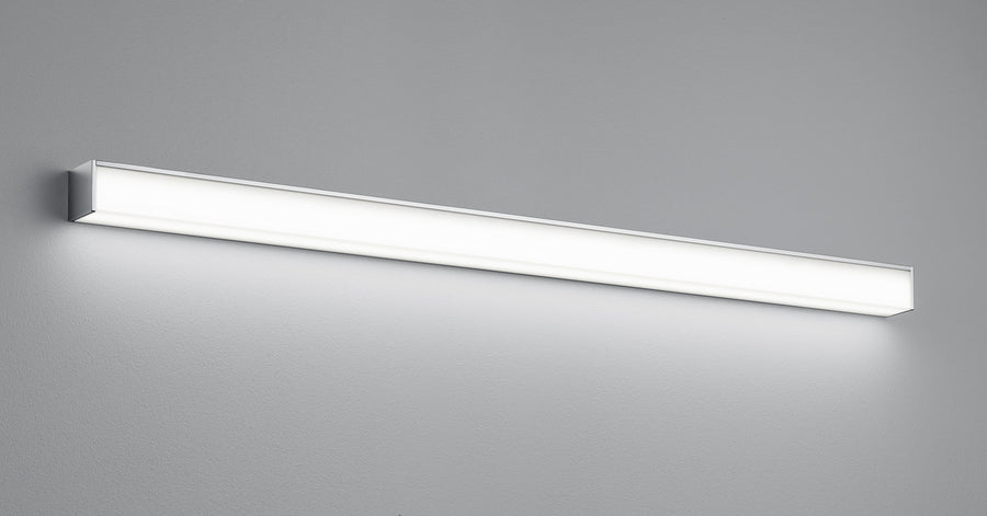 Vue rapprochée du profil de l'applique, capuchon chromé et longue surface lumineuse