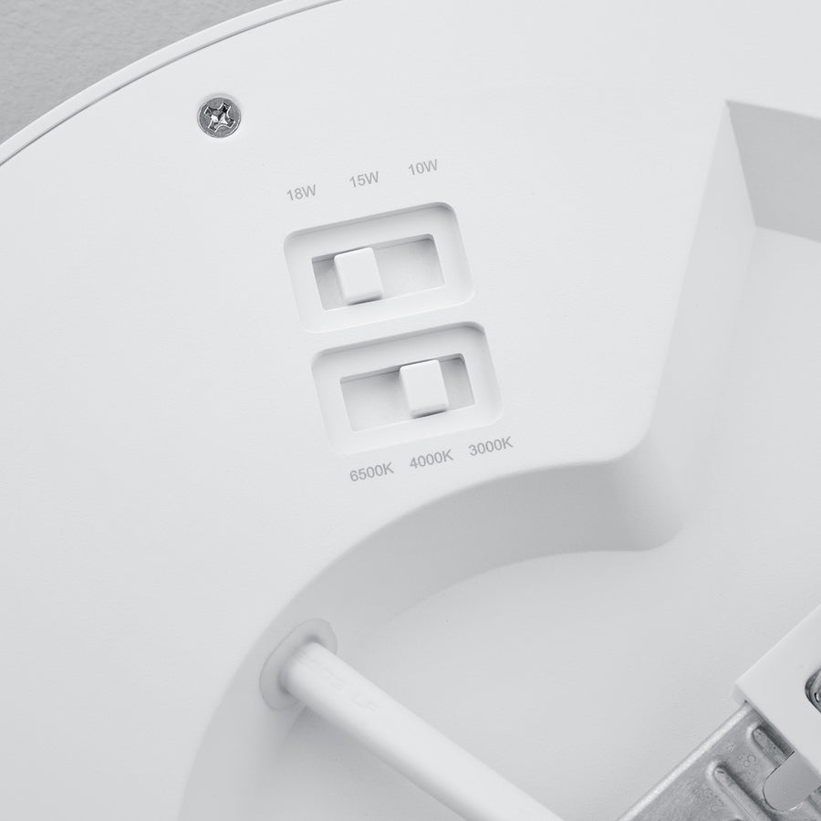 Détail des deux commutateurs réglant la puissance et la température de couleur de la LED