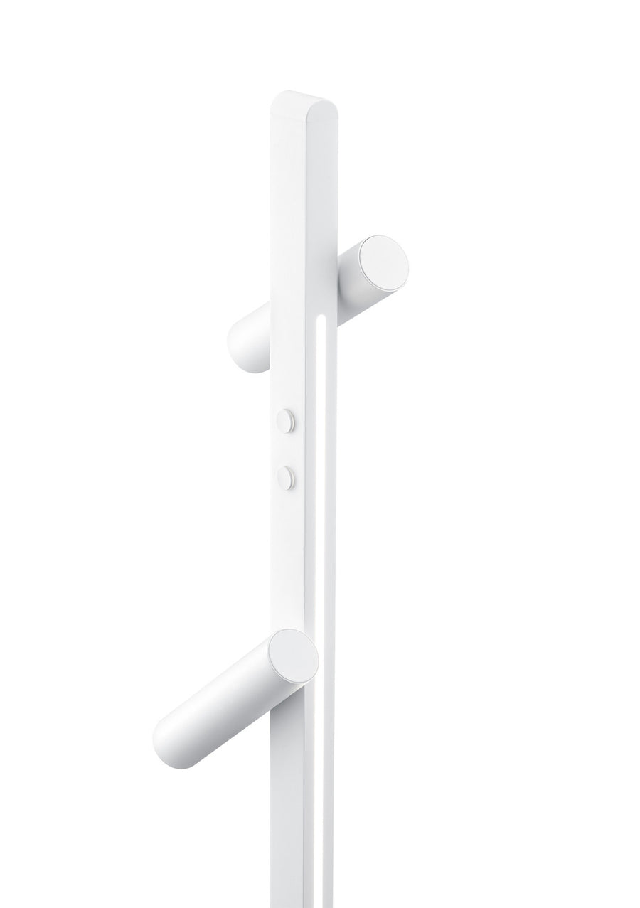 Gros plan sur la tête du lampadaire et ses deux projecteurs cylindriques blancs