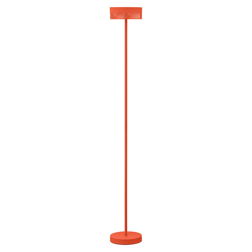 Silhouette orangée du lampadaire extérieur, tête rectangulaire et base ronde.