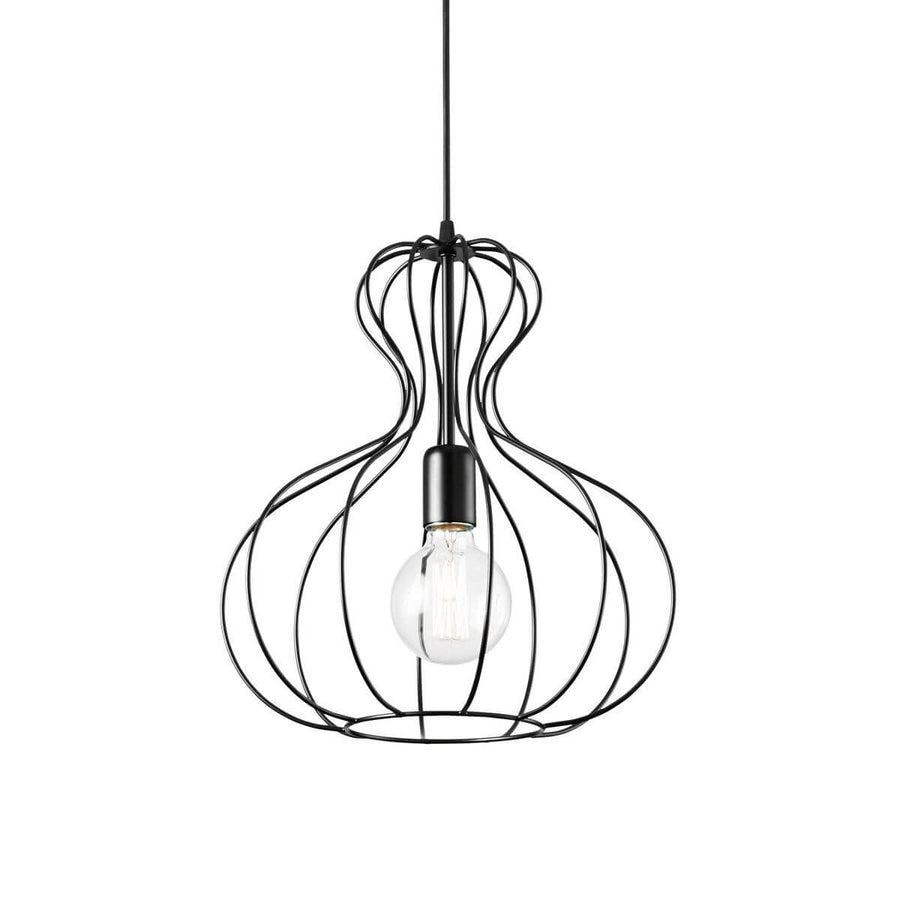Vue de face du luminaire suspendu noir, cage métallique ajourée et ampoule transparente.