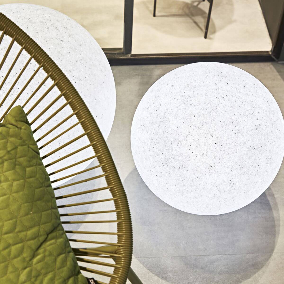 Lampadaire extérieur Doris blanc, Ø 48 cm