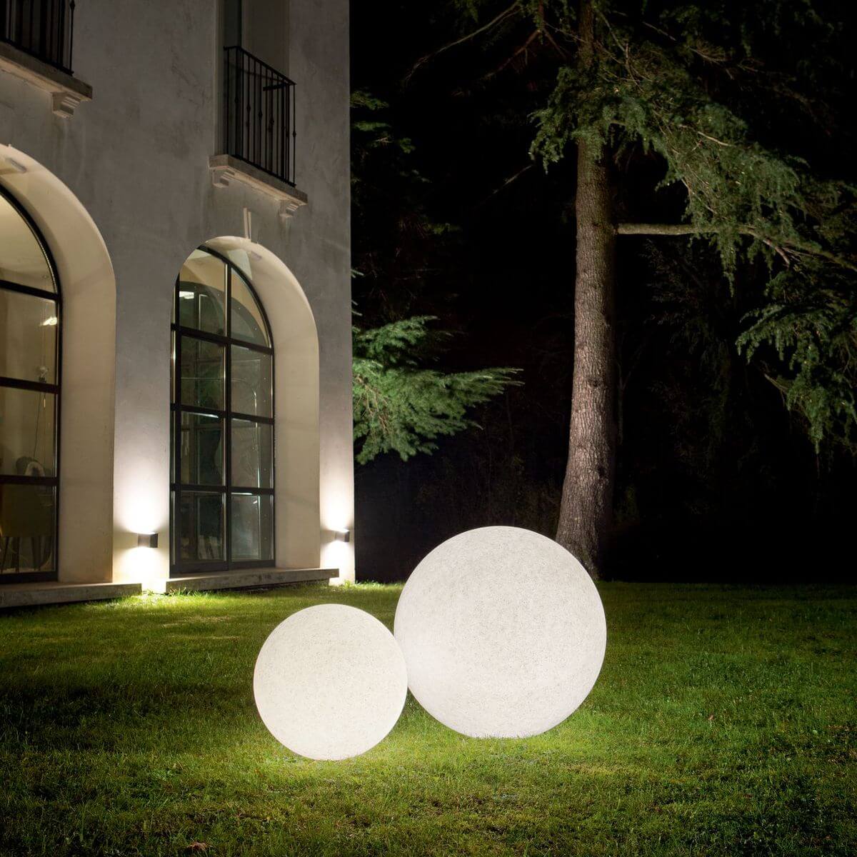 Lampadaire extérieur Doris blanc, Ø 58 cm
