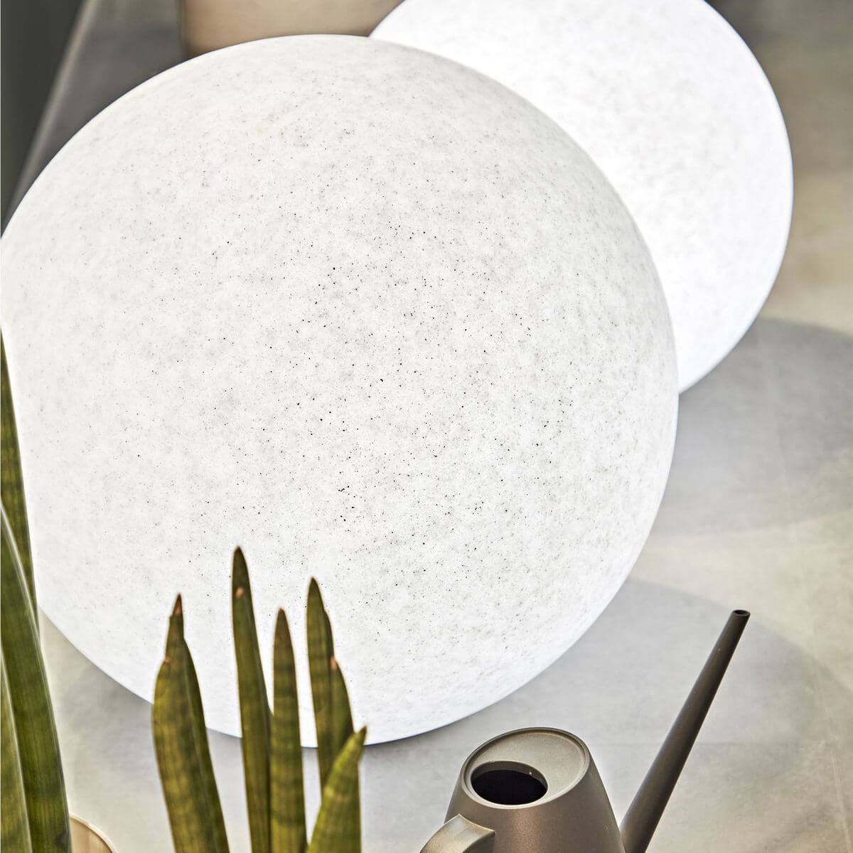 Lampadaire extérieur Doris blanc, Ø 58 cm