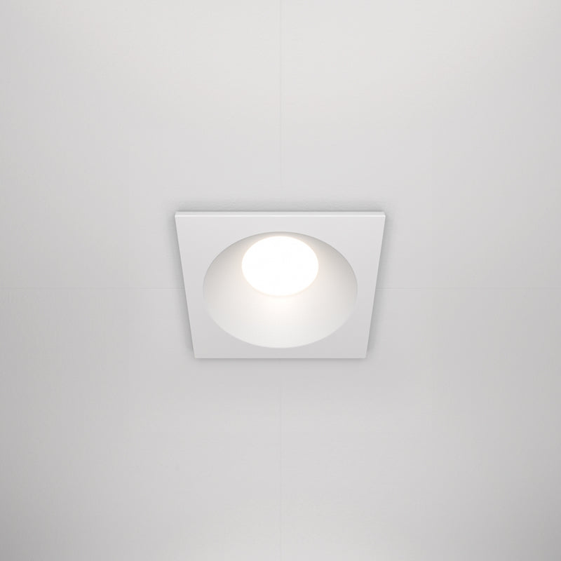 White spotlight zoom