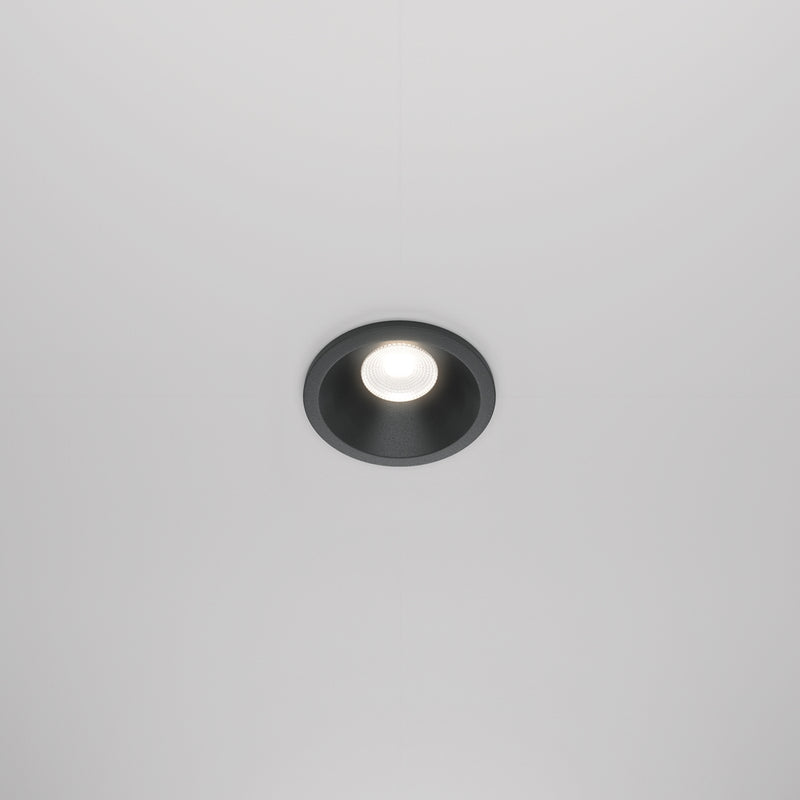 Black spotlight zoom