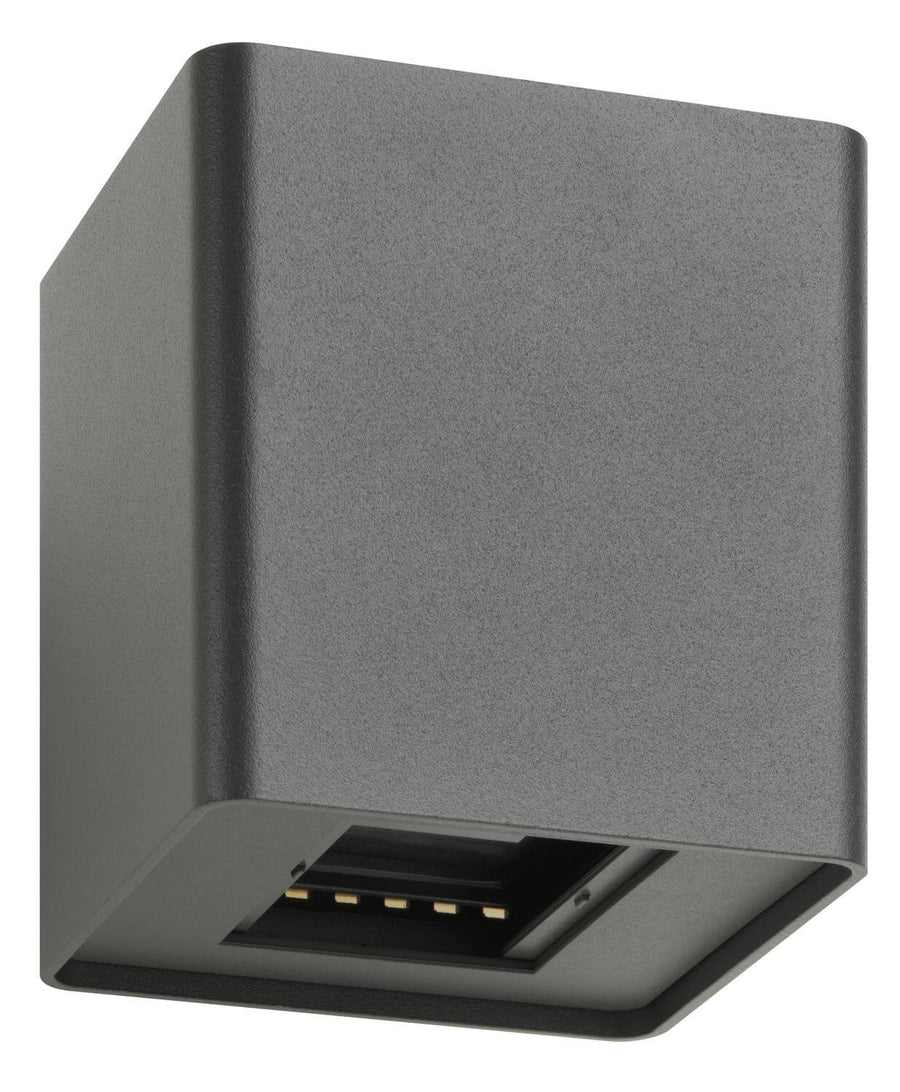 Vue de trois quarts du luminaire cubique anthracite sur fond blanc