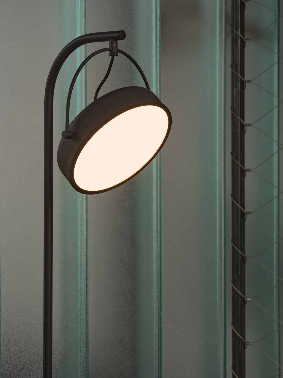 Lampadaire salon | Puck Noir