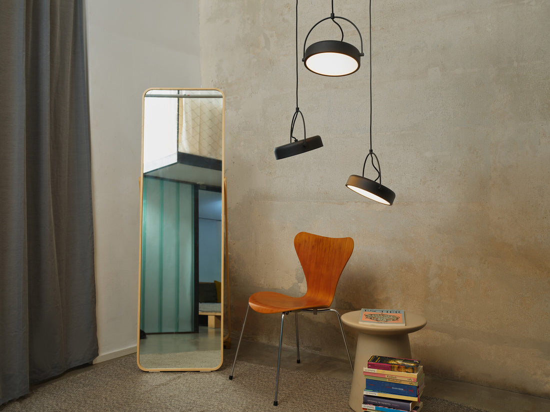 Suspension Puck noire, 3 lumières, sur rosace