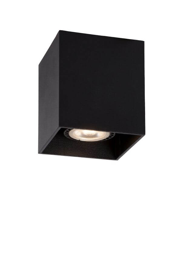 Vue rapprochée du luminaire noir carré avec diffuseur LED encastré orienté vers le bas.