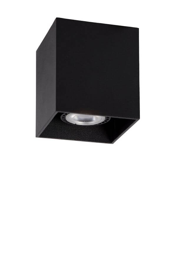 Autre angle du plafonnier cubique noir, mettant en valeur la finition mate et la source lumineuse.