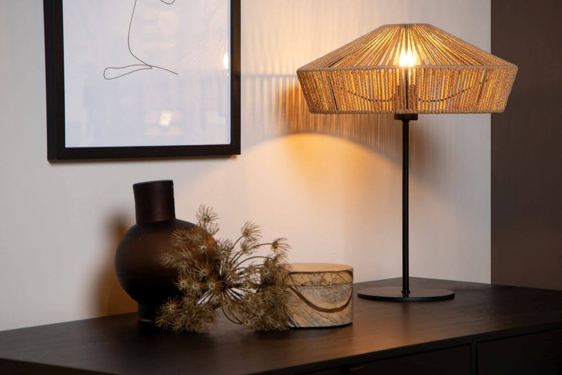 Lampe à poser Yunkai bois clair et noire, rotin