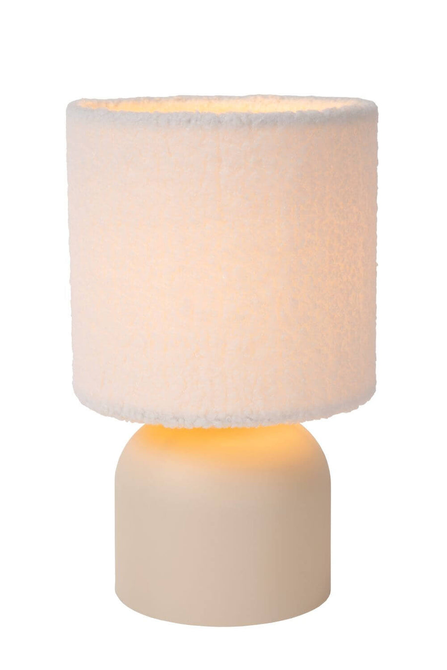 Lampe allumée vue de face sur fond blanc, abat-jour cylindrique et socle arrondi